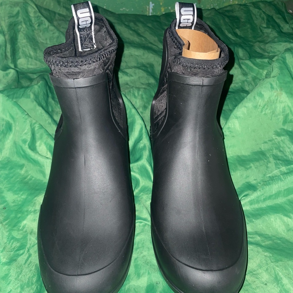 UGGS DROPLET BOOTS Size 8 Women’s/Black New No Box